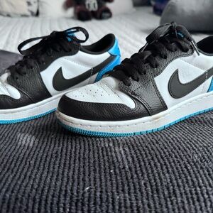 Nike Kids Black and White Sneakers with Blue Accents